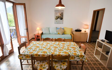 Villa Martinelli: Tabelle, Möbel, Eigentum, Gebäude, Dekoration, Stuhl, Azurblau, Couch, Schublade, Textil