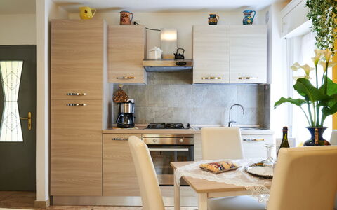 Casa del Pergulin (Lmz325): Eigentum, Möbel, Tabelle, Countertop, Cabinetry, Pflanze, Interior Design, Küche, Holz, Die Architektur