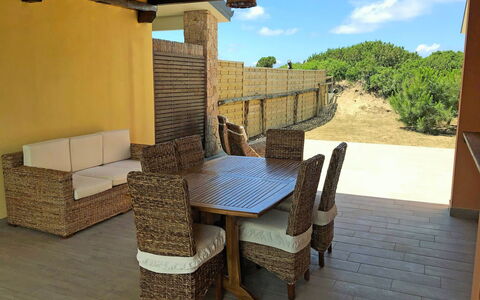 Baia delle Mimose: Eigentum, Zimmer, Gebäude, Möbel, Grundeigentum, Haus, Terrasse, Tabelle, Interior Design, Tisch Im Freien