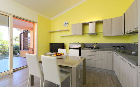 Baia delle Mimose: Eigentum, Zimmer, Möbel, Gelb, Interior Design, Gebäude, Haus, Küche, Grundeigentum, Cabinetry