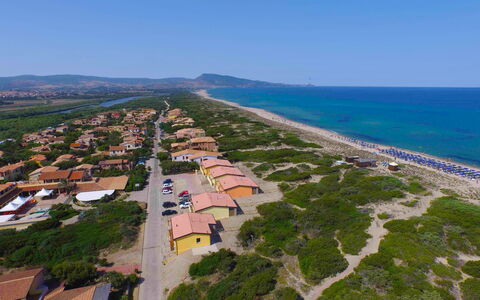 Baia delle Mimose: Luftaufnahmen, Eigentum, Küste, Vogelperspektive, Meer, Wohngebiet, Grundeigentum, Strand, Fotografie, Landschaft