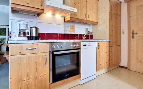 Eusch: Küche, Küchengerät, Countertop, Major Appliance, Flooring, Holz, Cabinetry, Interior Design, Möbel, Fussboden