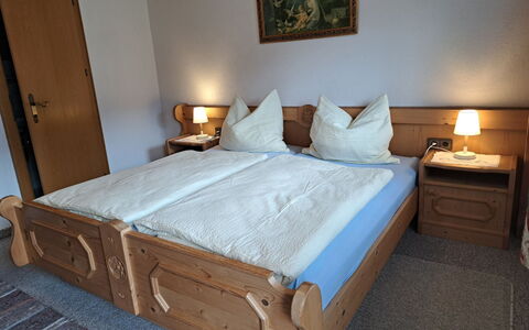 Schoberhof: Möbel, Eigentum, Gebäude, Komfort, Holz, Azurblau, Bett, Beleuchtung, Bettrahmen, Interior Design