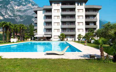 Riva del Garda 651: Eigentum, Gebäude, Schwimmbad, Haus, Grundeigentum, Wohngebiet, Wohnung, Eigentumswohnung, Die Architektur, Resort