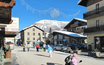 Livigno 694: \Stadt, Menschliche Siedlung, Tourismus, Strasse, Gebäude, Stadt, Berg, Gebirge