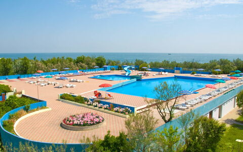 Rosolina Mare 620: Himmel, Wasser, Pflanze, Wolke, Azurblau, Schwimmbad, Baum, Erholung, Freizeit, Urban Design