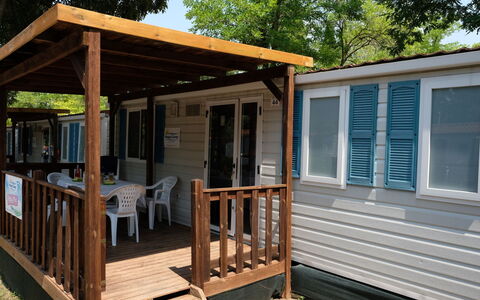 Rosolina Mare 620: Gebäude, Eigentum, Fenster, Schatten, Baum, Holz, Hütte, Holzbeize, Abstellgleis, Veranda