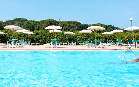 San Vincenzo 651: Schwimmbad, Resort, Gartenmöbel, Ferienort, Regenschirm, Hotel, Sonnenliege, Tropen