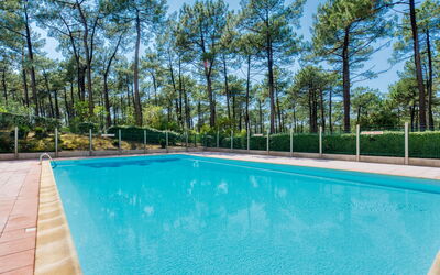 Lacanau 200: Blau, Schwimmbad, Schatten