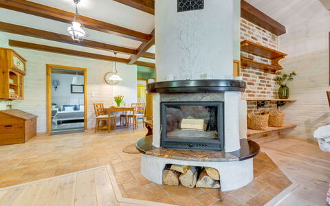 Zatylówka Dom Na Wyspie: Interior Design, Holz, Flooring, Decke, Möbel, Fussboden, Zimmer, Wohnzimmer, Light Fixture, Stuhl