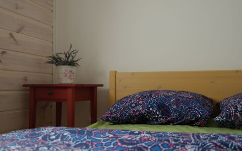 Zatylówka Dom Na Wyspie: Schlafzimmer, Bett, Bettdecke, Möbel, Zimmer, Bedding, Textil, Linens, Bettwäsche, Bettrahmen