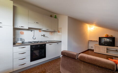 Ca' D'Gnese: Möbel, Gebäude, Eigentum, Cabinetry, Couch, Countertop, Haushaltsgerät, Holz, Küchengerät, Interior Design