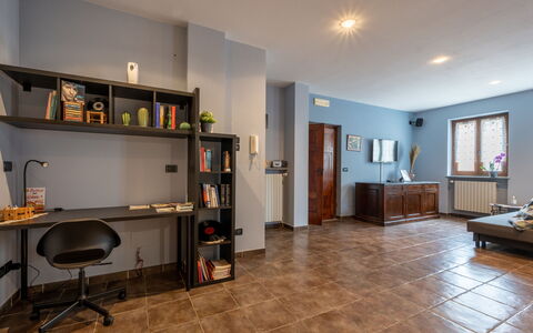 La Grotta di Cech: Möbel, Zimmerpflanze, Holz, Gebäude, Beleuchtung, Interior Design, Flooring, Wohnzimmer, Fenster, Fussboden