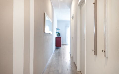 Brenzone 699: Weiss, Eigentum, Decke, Zimmer, Fussboden, Interior Design, Gebäude, Die Architektur, Wand, Haus