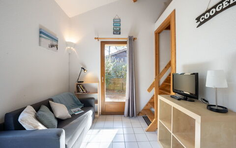 Jardins de la Pinède: Bilderrahmen, Eigentum, Möbel, Komfort, Beleuchtung, Interior Design, Wohnzimmer, Die Architektur, Cabinetry, Fernsehen