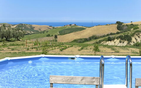 Roseto degli Abruzzi 620: Holz, Beleuchtung, Interior Design, Flooring, Fussboden, Wohnzimmer, Grundeigentum, Hartholz, Tabelle, Strahl