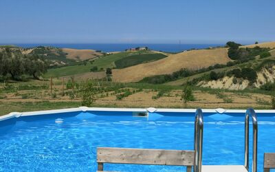 Roseto degli Abruzzi 620: Wasser, Himmel, Wasservorräte, Eigentum, Pflanze, Blau, Azurblau, Schwimmbad, Natürliche Landschaft, Rechteck