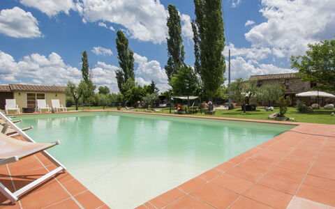 Daussiè: Schwimmbad, Eigentum, Grundeigentum, Resort, Haus, Gebäude, Estate, Urlaub, Zuhause, Freizeit