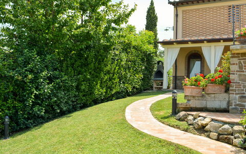 L' Ulivo: Eigentum, Gras, Grün, Rasen, Natürliche Landschaft, Haus, Garten, Baum, Wand, Grundeigentum