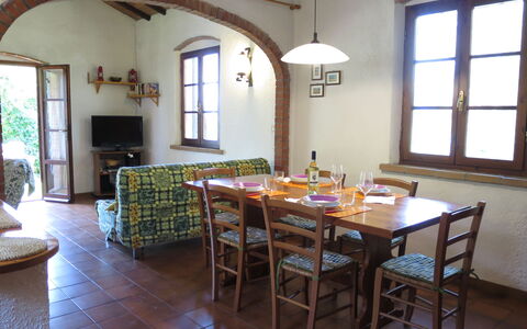 Ulivo: Zimmer, Eigentum, Möbel, Gebäude, Interior Design, Esszimmer, Fussboden, Tabelle, Decke, Haus