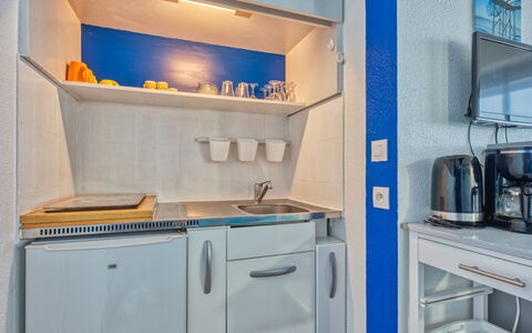 Les Sables D'Argent: Interior Design, Flooring, Fussboden, Möbel, Zimmer, Wohnung, Major Appliance, Countertop, Cabinetry, Küche