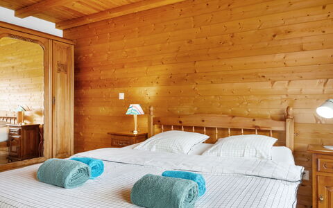 Les Crosets 606: Möbel, Eigentum, Komfort, Gebäude, Holz, Textil, Bettrahmen, Bett, Fussboden, Flooring