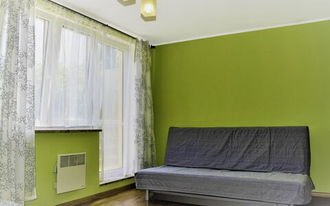 Kopalino 13: Eigentum, Möbel, Komfort, Holz, Interior Design, Rechteck, Schatten, Gelb, Fenster, Fussboden