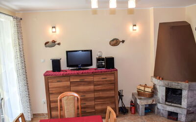 Kopalino 13: Möbel, Eigentum, Tabelle, Cabinetry, Komfort, Holz, Gebäude, Schublade, Stuhl, Fernsehen