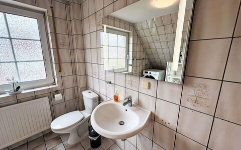 Christa (Hok110): Armatur, Fussboden, Badezimmer, Flooring, Installation, Interior Design, Zimmer, Bad Sink, Zapfhahn, Sinken
