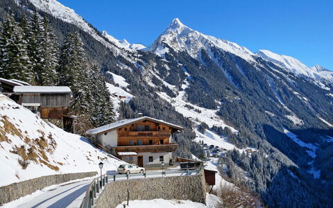 Hochwart: Bergforms, Berg, Schnee, Winter, Gebirge, Bergdorf, Alpen, Bergstation, Himmel, Grat