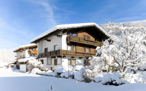 Klocker: Schnee, Winter, Zuhause, Haus, Eigentum, Himmel, Berg, Bergstation, Einfrieren, Gebirge