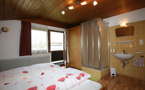 Klocker: Eigentum, Möbel, Interior Design, Komfort, Holz, Beleuchtung, Fussboden, Sinken, Armatur