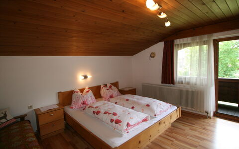 Klocker: Möbel, Fenster, Gebäude, Komfort, Holz, Interior Design, Fussboden, Flooring, Holzbeize