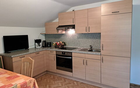 Maiklerhof: Cabinetry, Countertop, Sinken, Eigentum, Möbel, Zapfhahn, Herd, Spüle, Gebäude, Küchengerät