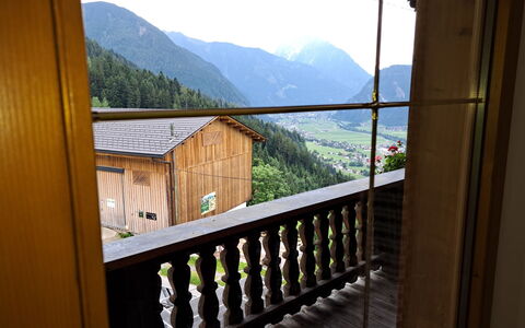 Maiklerhof: Himmel, Eigentum, Gebäude, Berg, Holz, Baum, Die Architektur, Zaun, Pflanze