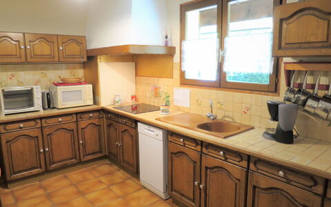La Rose des Sables: Countertop, Cabinetry, Zimmer, Küche, Eigentum, Möbel, Gebäude, Sinken, Fussboden, Herd