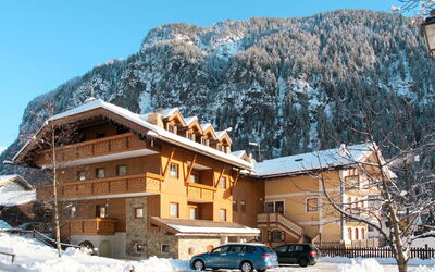 Campitello 633: Himmel, Gebäude, Schnee, Rad, Berg, Eigentum, Fenster, Haus, Baum