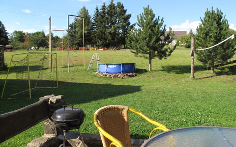 Horakova: Eigentum, Gras, Grundstueck, Garten, Hinterhof, Baum, Grundeigentum, Rasen, Zuhause, Haus