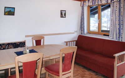 Unterberger (Pid181) 677.2: Zimmer, Eigentum, Möbel, Gebäude, Fussboden, Tabelle, Haus, Interior Design, Grundeigentum, Wohnzimmer