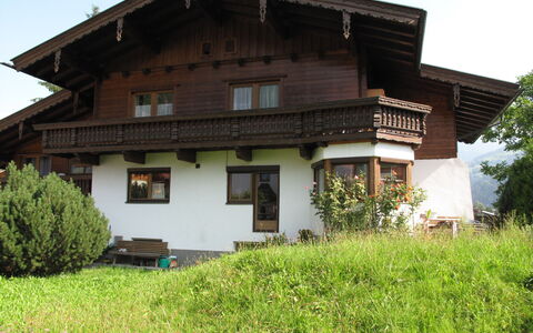 Josef: Pflanze, Himmel, Gebäude, Fenster, Haus, Grundstueck, Baum, Gras, Hütte, Ländliches Gebiet