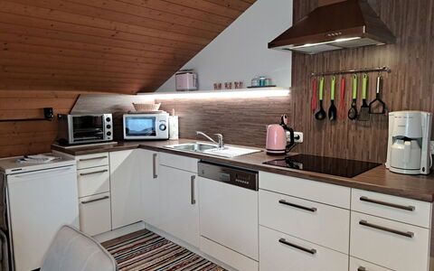 Schragl: Cabinetry, Countertop, Eigentum, Möbel, Gebäude, Sinken, Zapfhahn, Herd, Schublade, Küchengerät