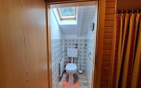 Schragl: Armatur, Gebäude, Badezimmer, Sinken, Holz, Fussboden, Flooring, Zapfhahn, Haus