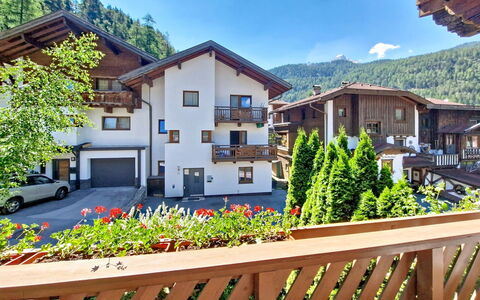 Beate: Haus, Zuhause, Hütte, Dorf, Balkon, Bergdorf