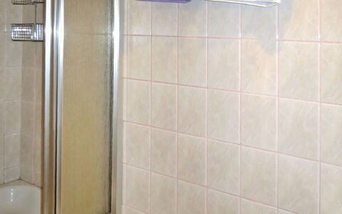 Beate: Badezimmer, Fliese, Zimmer, Eigentum, Duschtür, Armatur, Dusche, Fussboden, Glas, Die Architektur