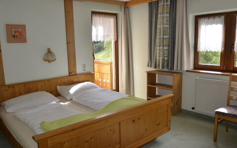 Kappl 829: Möbel, Eigentum, Fenster, Gebäude, Komfort, Cabinetry, Holz, Interior Design, Schatten
