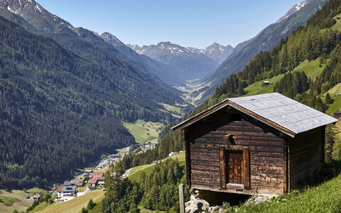 Kappl 829: Bergforms, Berg, Hochland, Hügel, Landschaft, Bergstation, Gebirge, Ländliches Gebiet, Hütte, Senke