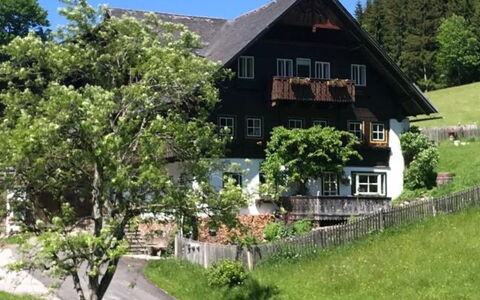 Knaushof: Pflanze, Himmel, Eigentum, Pflanzengemeinschaft, Baum, Natürliche Landschaft, Grundstueck, Vegetation, Gebäude, Haus