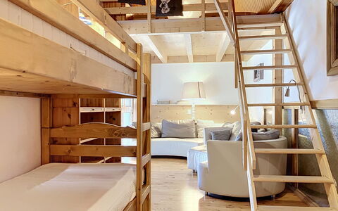 Les Cimes: Möbel, Interior Design, Flooring, Fussboden, Bett, Wand, Etagenbett, Schlafzimmer, Holz, Zimmer