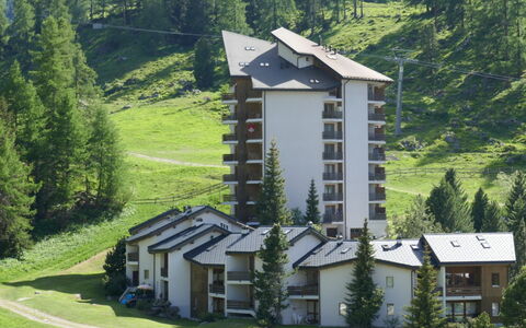 Siviez-Nendaz 649: Pflanze, Wasser, Eigentum, Möbel, Gebäude, Tabelle, Fenster, Azurblau, Stuhl, Interior Design