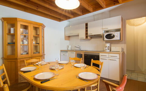 Juncades: Zimmer, Eigentum, Möbel, Esszimmer, Gebäude, Interior Design, Tabelle, Decke, Haus, Fussboden